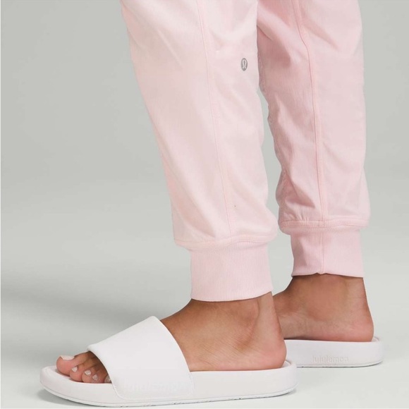 Lululemon Dance Studio Jogger Lined MR Strawberry Milkshake SZ 6 Sold Out - Picture 5 of 9